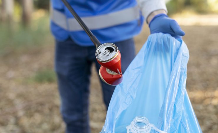 close-up-volunteer-collecting-garbage close-up-volunteer-collecting-garbage